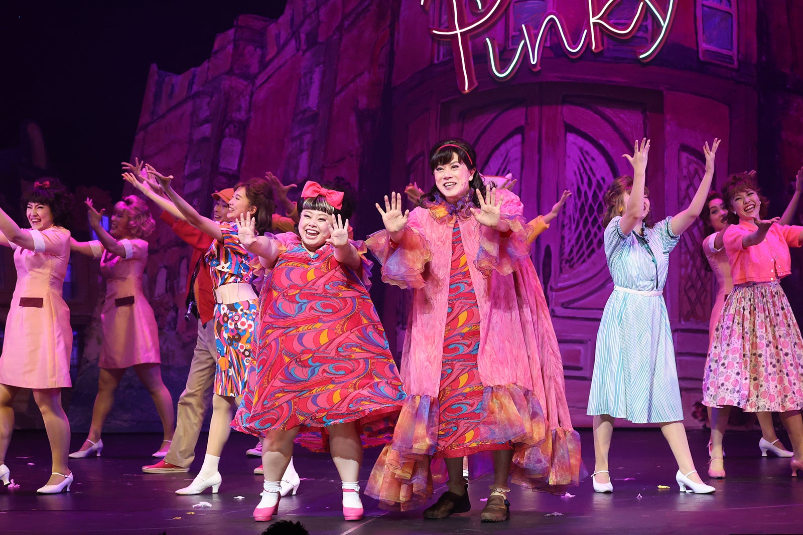 舞台「ヘアスプレー」より（提供写真）