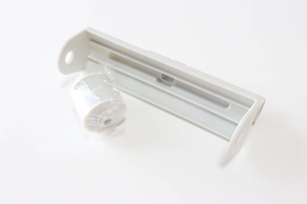 ダイソーの立てて置けるカーペットクリーナーホルダー