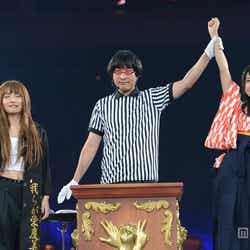 高橋みなみ、中村麻里子(C)AKS