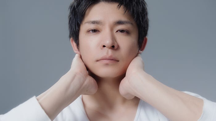 岸優太/新CM「冷やし雪肌精で涼感美白」篇より(提供写真)