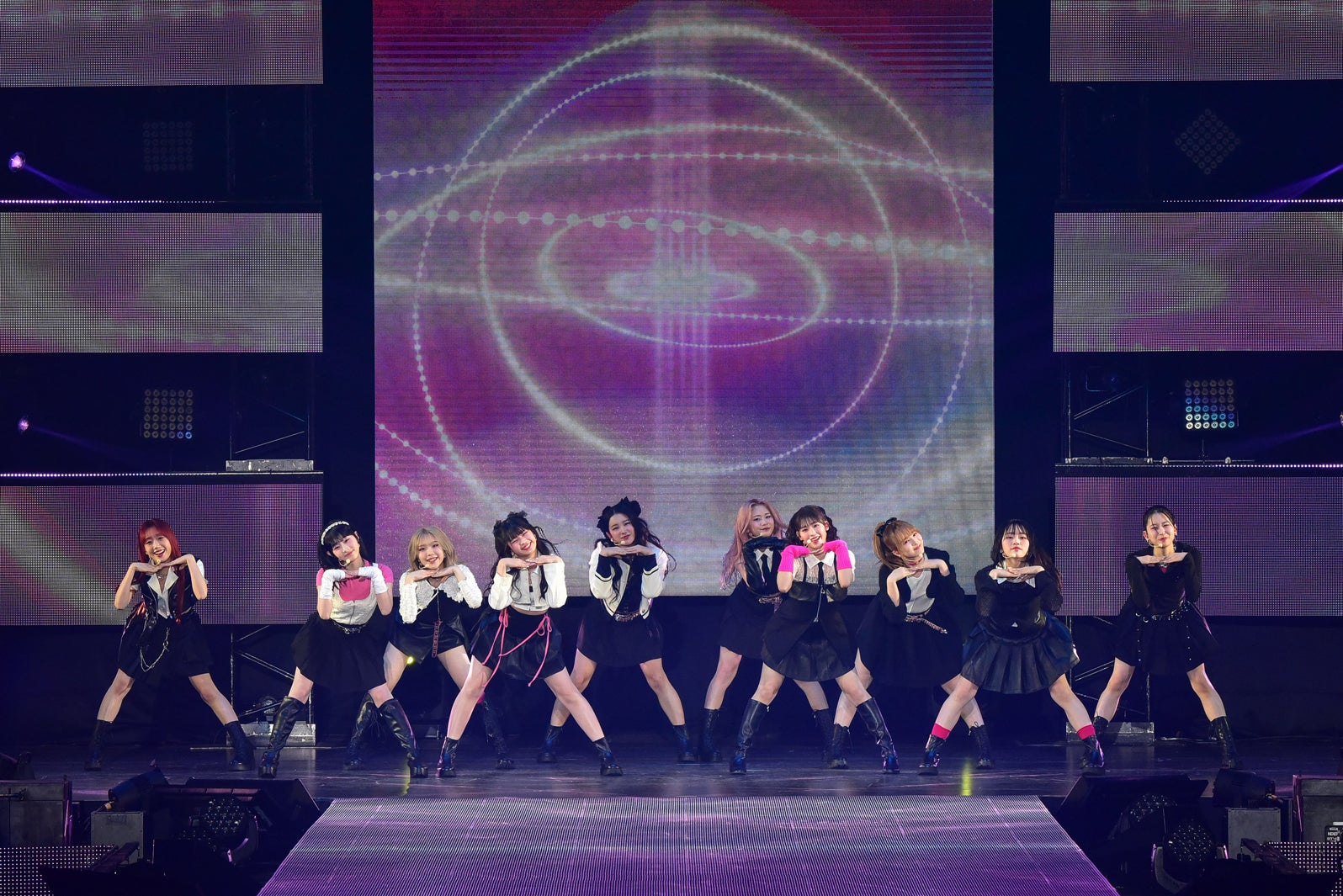 ME:I（C）Rakuten GirlsAward 2024 SPRING／SUMMER