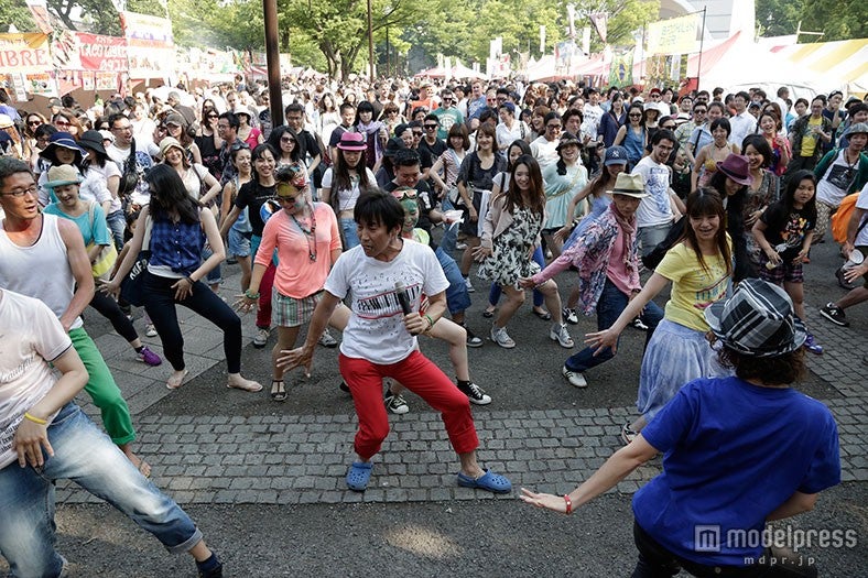 みんなで楽しくダンス／画像提供：カリブラテンアメリカフェスティバル
