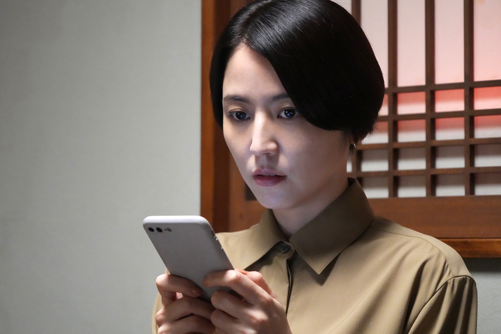 ＜エルピスー希望、あるいは災いー 第5話＞拓朗、恵那の特集中止に納得できず 事件の裏に潜む“権力者”とは？