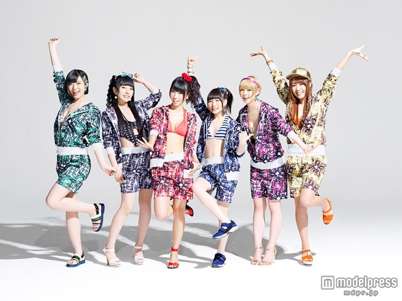 でんぱ組.inc、水着姿で弾ける笑顔