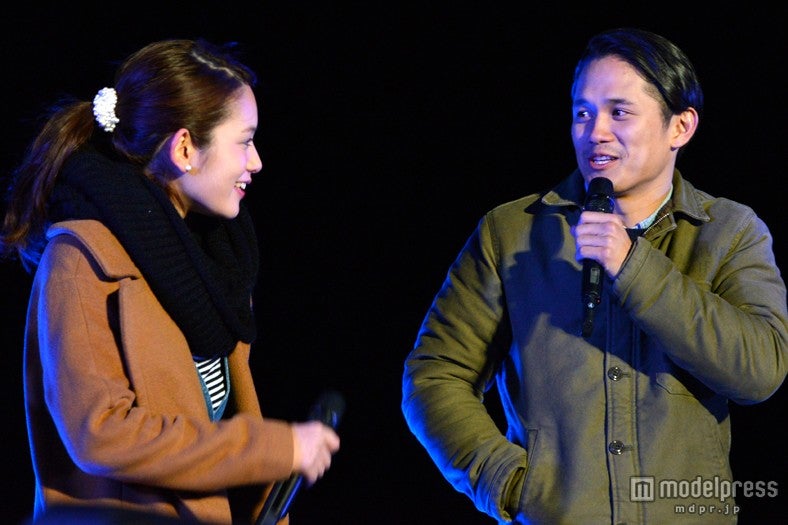 久々の再会を喜ぶ（左より）筧美和子、宮城大樹