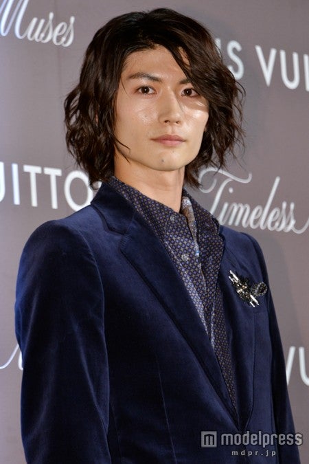 三浦春馬さん× LOUIS VUITTON commons\u0026sense man | mdh.com.sa