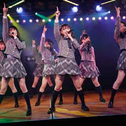 AKB48チーム8／AKB48チーム8「その雫は、未来へと繋がる虹になる。」公演（C）AKS