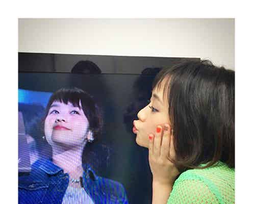 大原櫻子、筧美和子に「思わずチュッ」