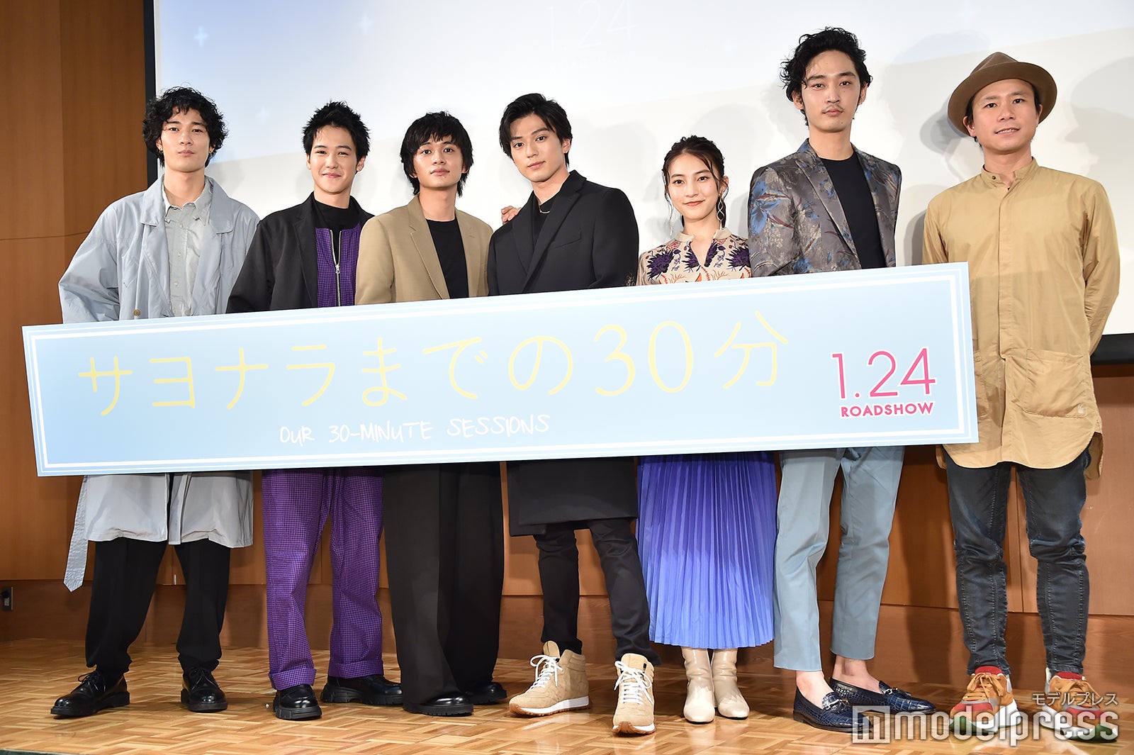 （左から）清原翔、葉山奨之、北村匠海、新田真剣佑、久保田紗友、上杉柊平、萩原健太郎監督（C）モデルプレス