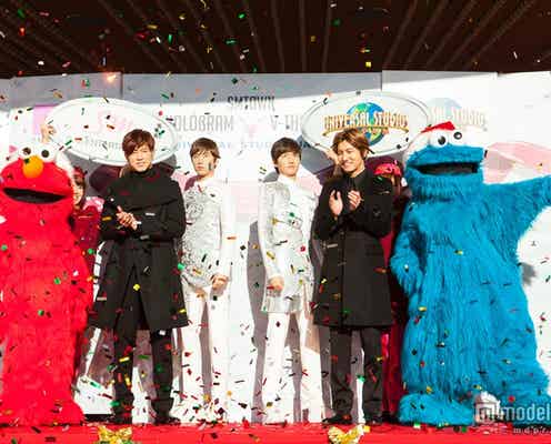東方神起、USJにサプライズ降臨 等身大フィギュアもお披露目
