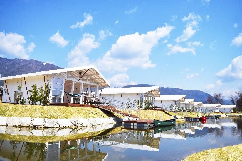 滋賀にグランピング施設「エバーグレイズ琵琶湖」家族旅&ペット同伴にもおすすめの多彩なヴィラ