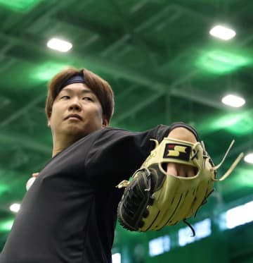 阪神・西勇が自主トレ公開、巻き返しの今季へ「感覚は良くなってきている」