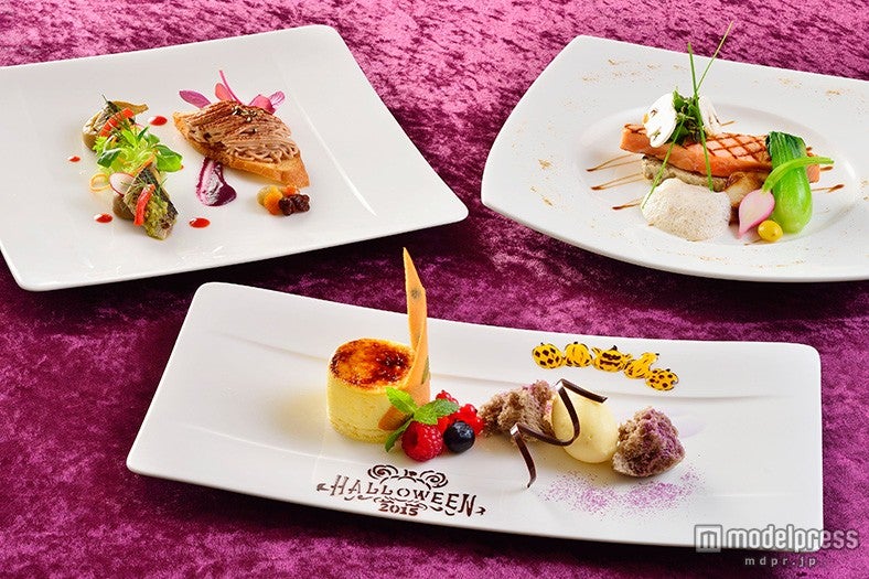 「ベッラヴィスタ・ラウンジ」“ディズニー・ハロウィーン”ランチコース￥4，940（C）Disney