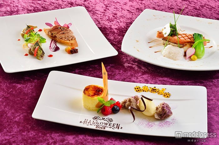 「ベッラヴィスタ・ラウンジ」“ディズニー・ハロウィーン”ランチコース¥4,940(C)Disney