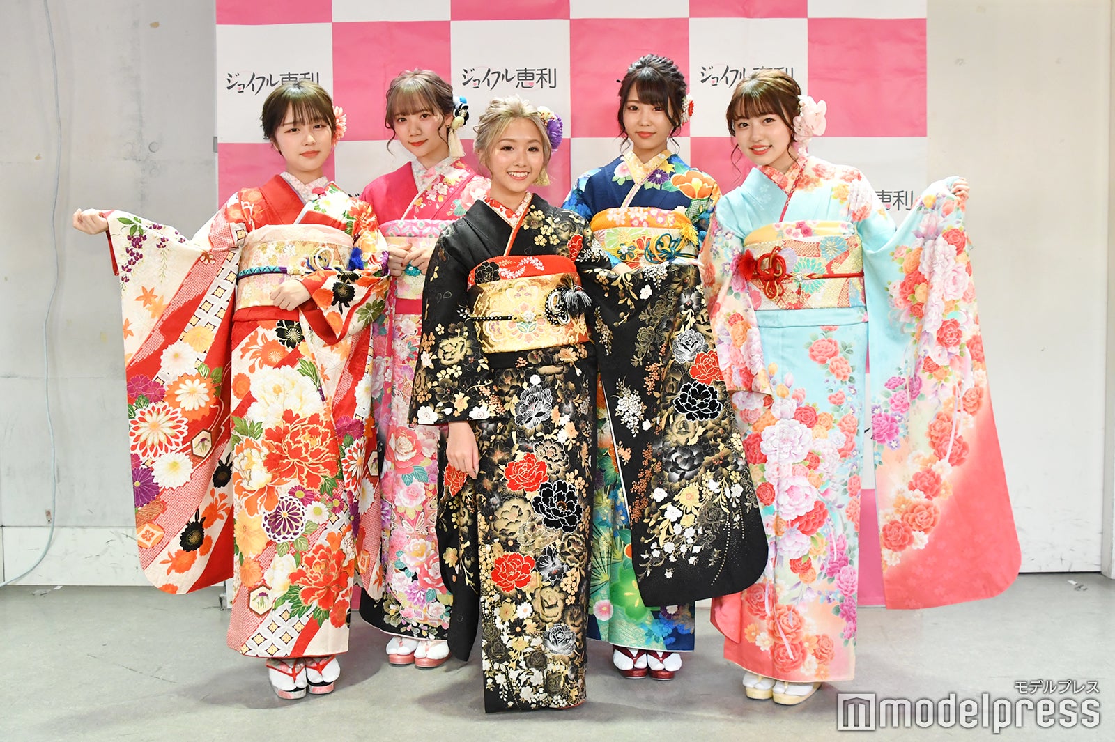 左から：なえなの、蘇武星香、れいたぴ、倉田乃彩、高橋かの （C）モデルプレス