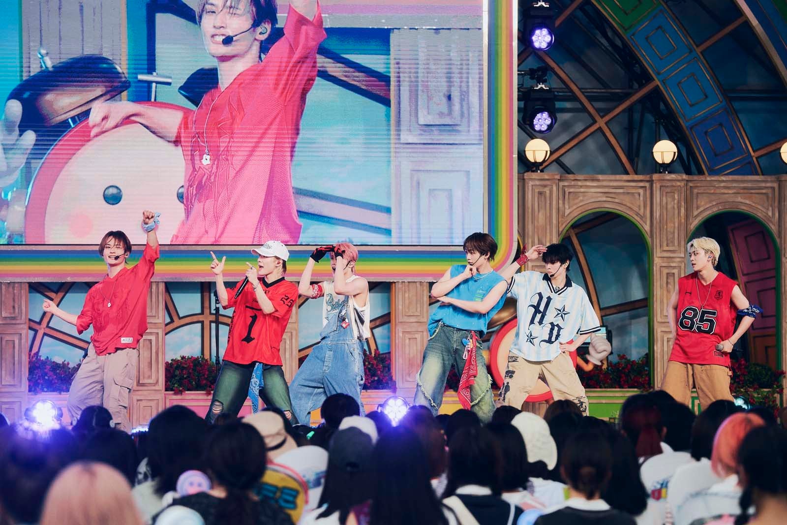 DXTEEN（C）LAPONE Entertainment