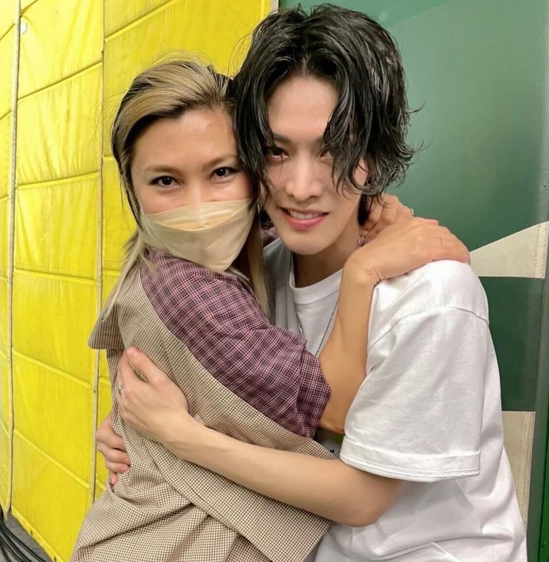 仲宗根梨乃、ユウタとハグショットも NCT 127初東京ドーム公演の演出手掛け「言い表せないほど感謝」