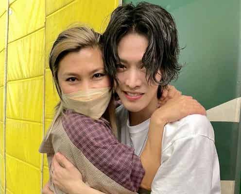 仲宗根梨乃、ユウタとハグショットも NCT 127初東京ドーム公演の演出手掛け「言い表せないほど感謝」
