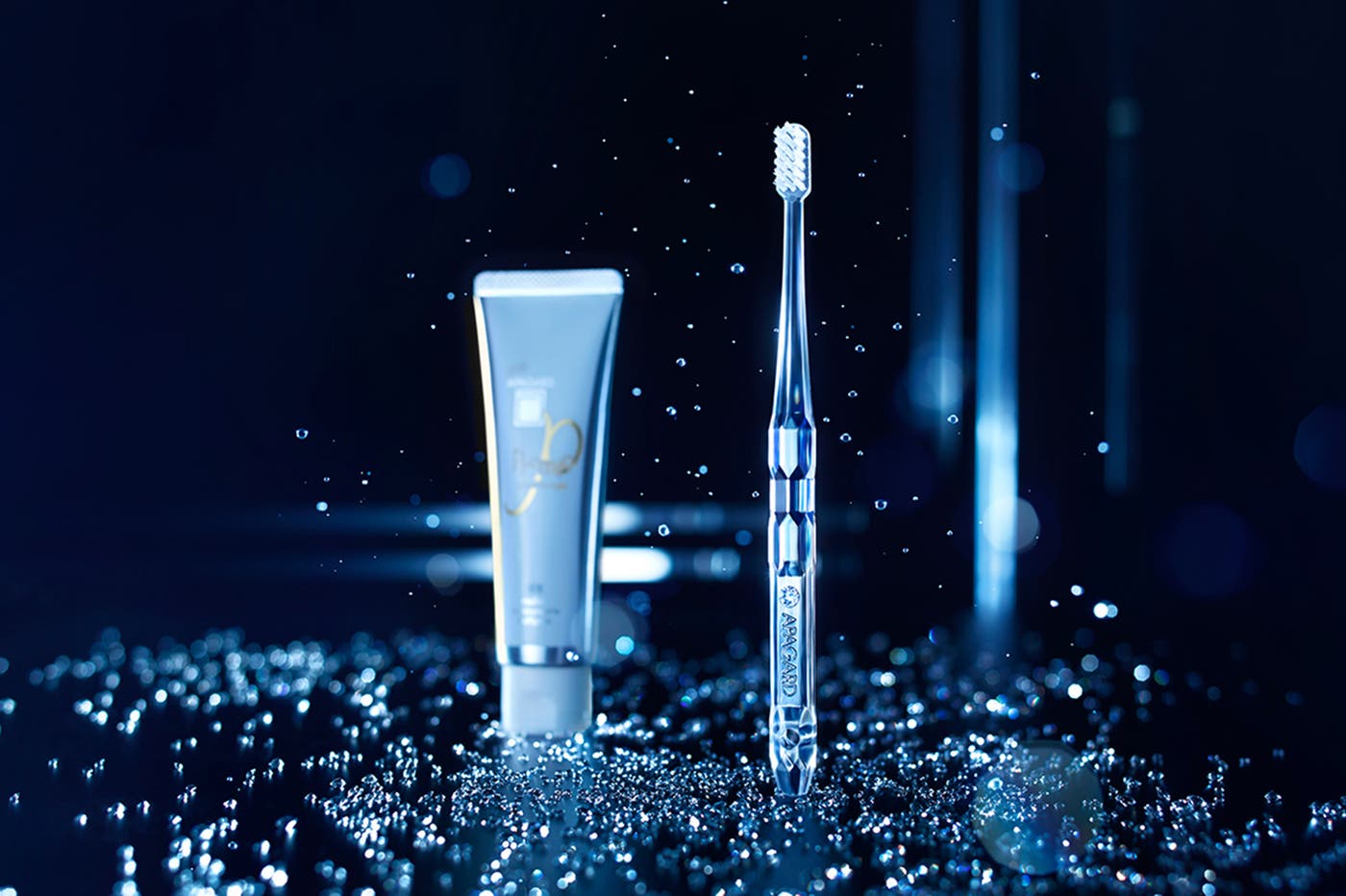 スワロフスキー・クリスタルをあしらったデザイン