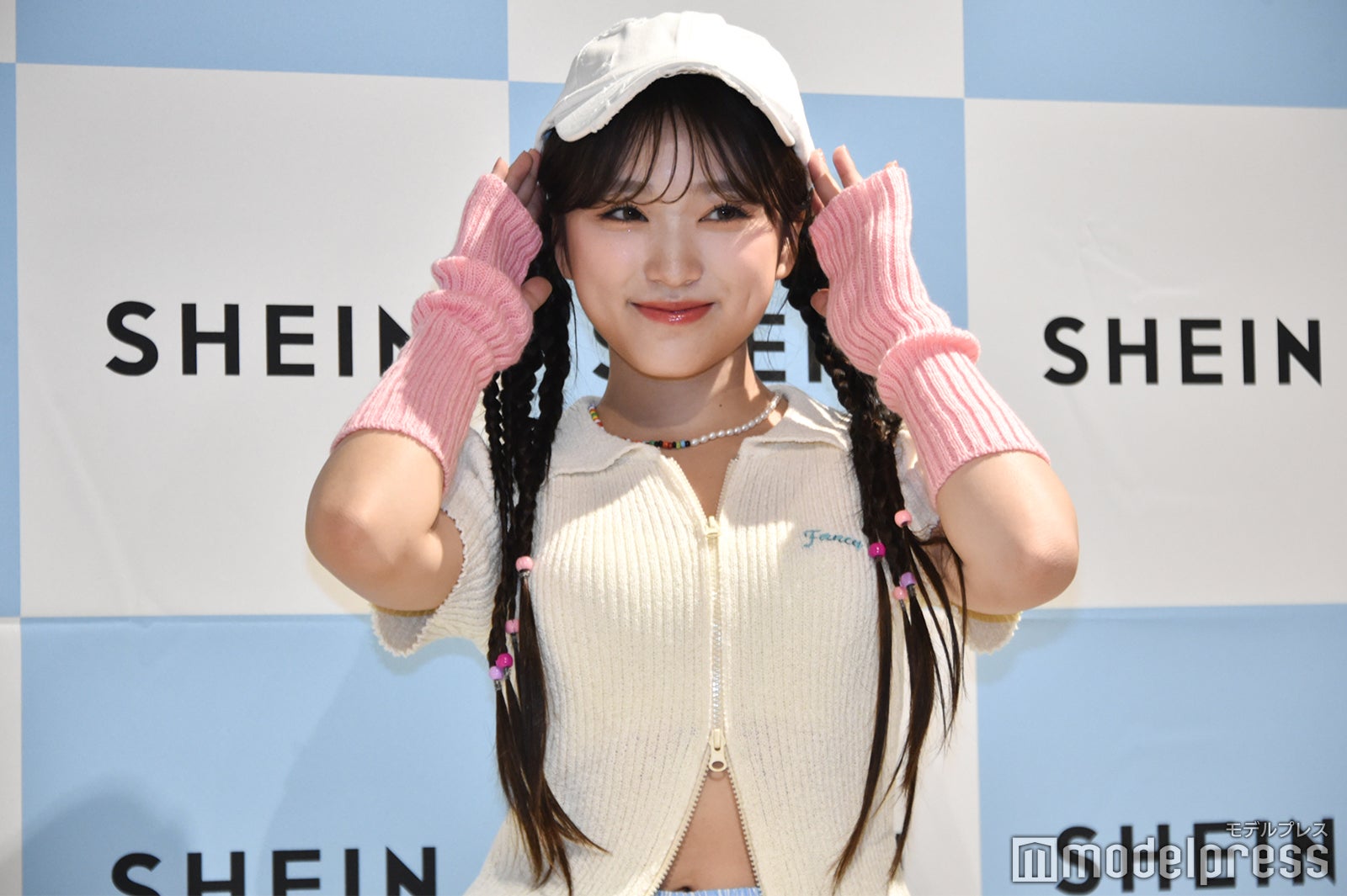 矢吹奈子、美ウエスト覗かせたY2Kルック SHEIN JAPAN2024