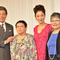 TBS金曜ドラマ「なるようになるさ。」の制作発表会見に出席した（左から）舘ひろし、橋田壽賀子先生、浅野温子、泉ピン子