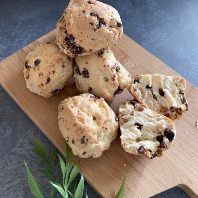 成城石井のチョコと胡桃のスコーンの断面