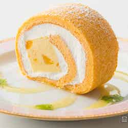 マンゴー生地にマンゴープリン・マンゴーをロールした「マンゴープリンロール」¥1,280(税込)