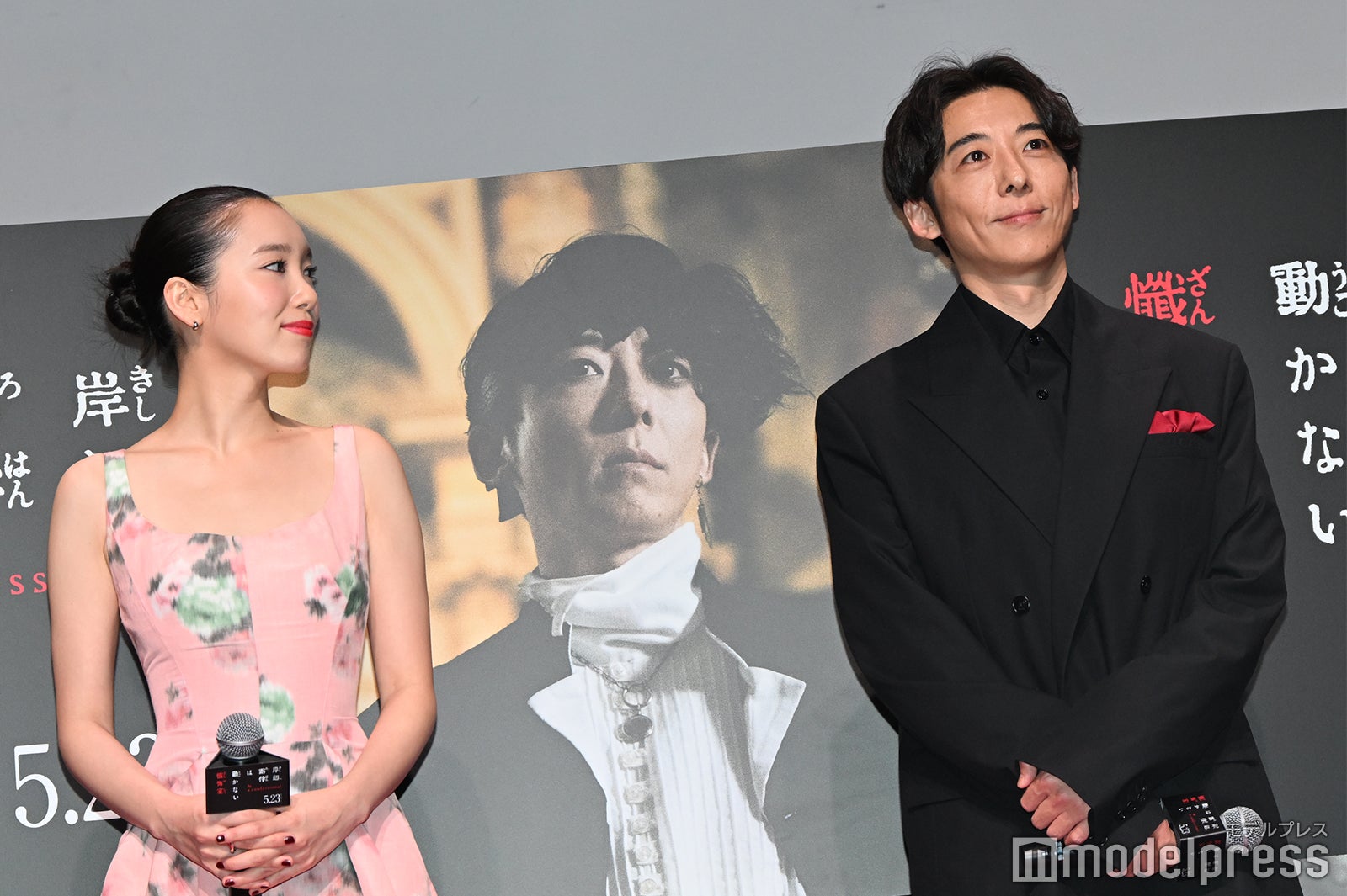 飯豊まりえ、高橋一生（C）モデルプレス