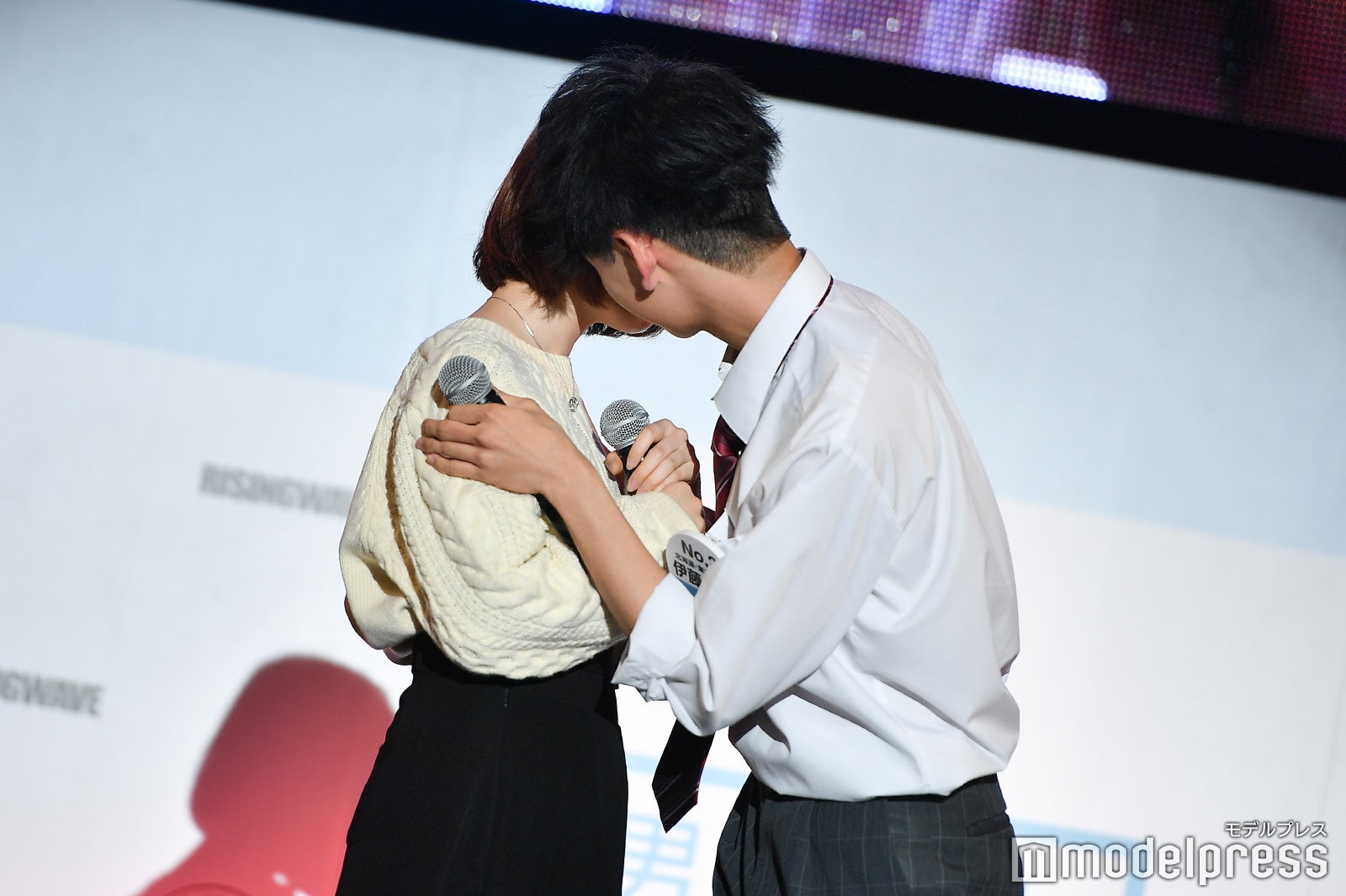 胸キュンパフォーマンスの様子 （C）モデルプレス