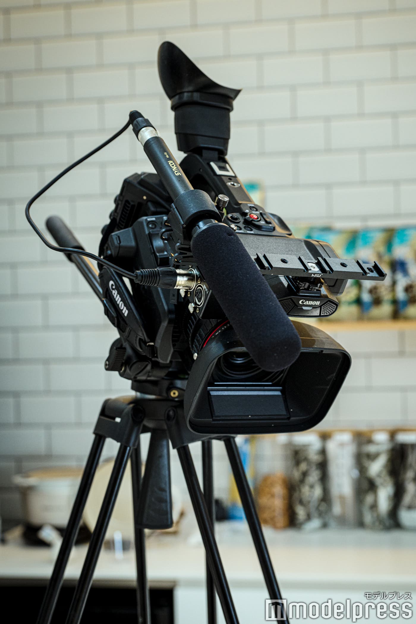 新しく導入されたデジタルカメラ(C)モデルプレス