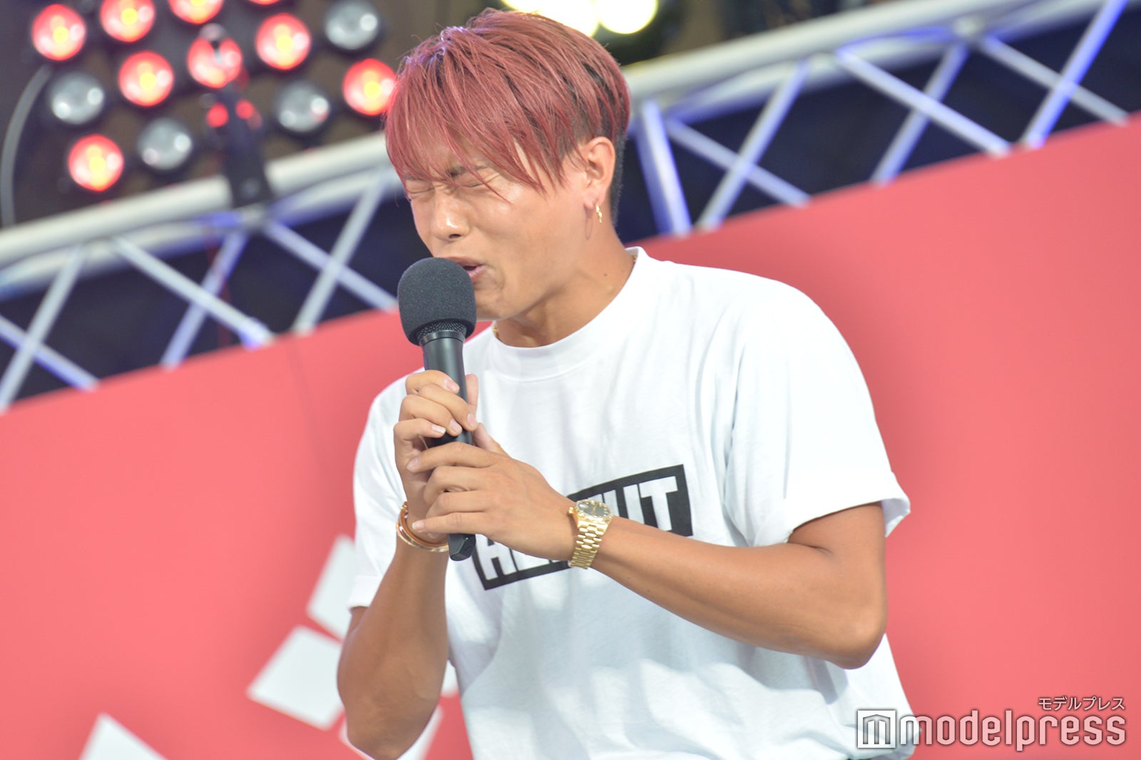 冒頭、自己紹介でボケをかます中務裕太 （C）モデルプレス