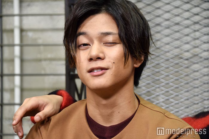 石原壮馬のウィンクはなんだかセクシー(C)モデルプレス
