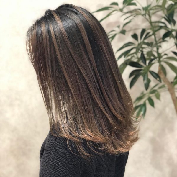 40代のセミロングストレート特集 大人が魅せる 軽やかで上品なおすすめスタイル モデルプレス