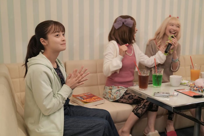 橋本環奈、田村芽実、岡本夏美「おむすび」第11話(C)NHK