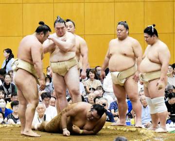 霧島に泥だらけにされた一意は悲鳴「本当に覚えていない」初の巡業で一番の美味はあきたこまち「米が好き」【大相撲】