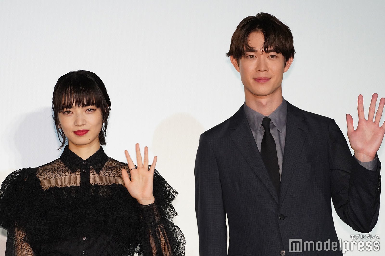 小松菜奈、宮沢氷魚（C）モデルプレス