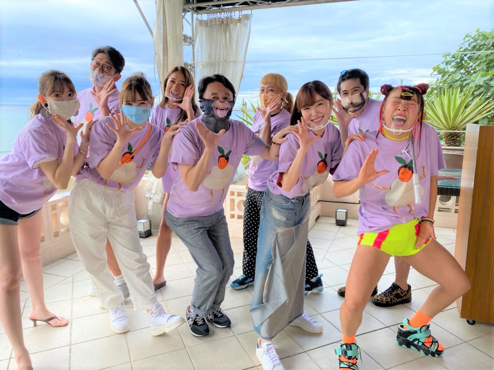 （左から）小嶋陽菜、ビビる大木、藤田ニコル、池田美優、有吉弘行、丸山桂里奈、指原莉乃、吉村崇、フワちゃん （C）フジテレビ