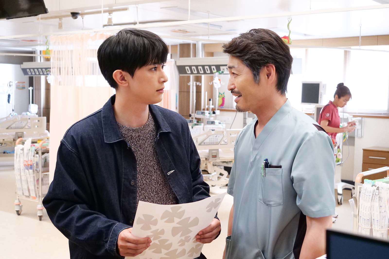 吉沢亮、安田顕「PICU 小児集中治療室」第2話より（C）フジテレビ