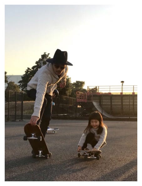 スケボーに挑戦/稲垣吾郎オフィシャルブログ(Ameba)より