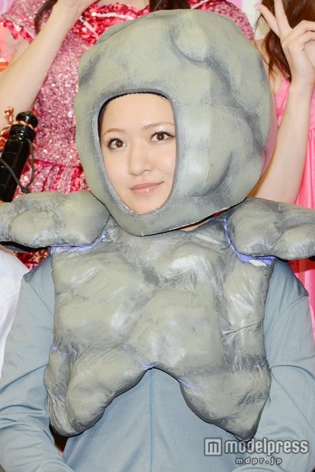 AKB48、メンバーが小説家デビューを発表