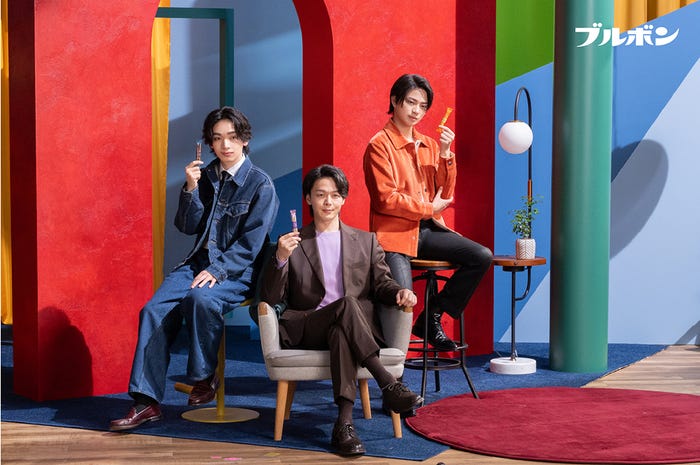 中村倫也、宮世琉弥、岩瀬洋志/ブルボン新TV CM「カラフルビスケット」篇メイキング(提供写真)
