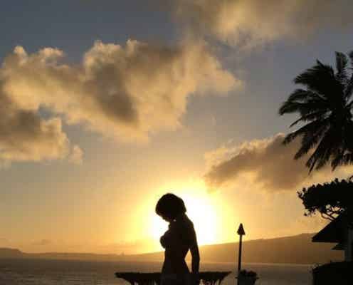 佐野ひなこ“驚異のくびれ”&美バストくっきり「シルエットまで美しい」抜群スタイルに絶賛の嵐