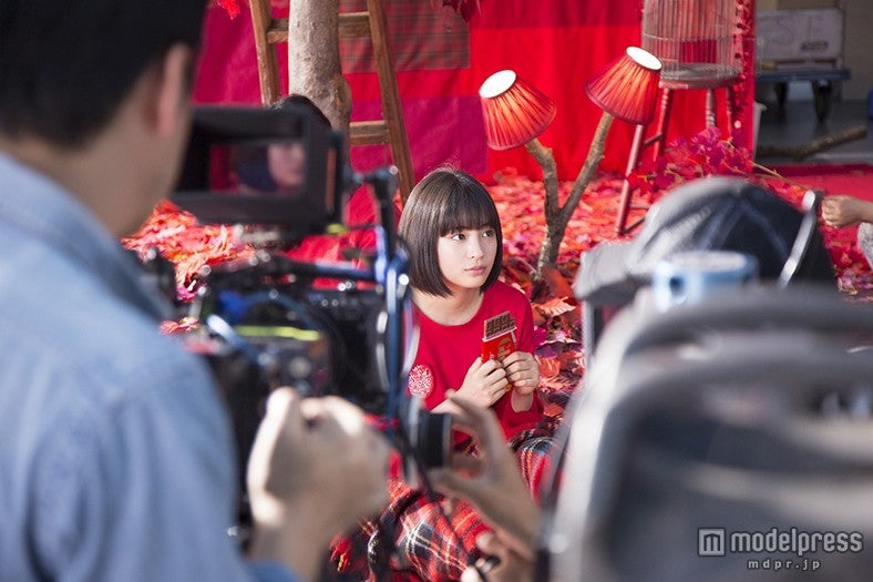 広瀬すず／CMメイキング風景
