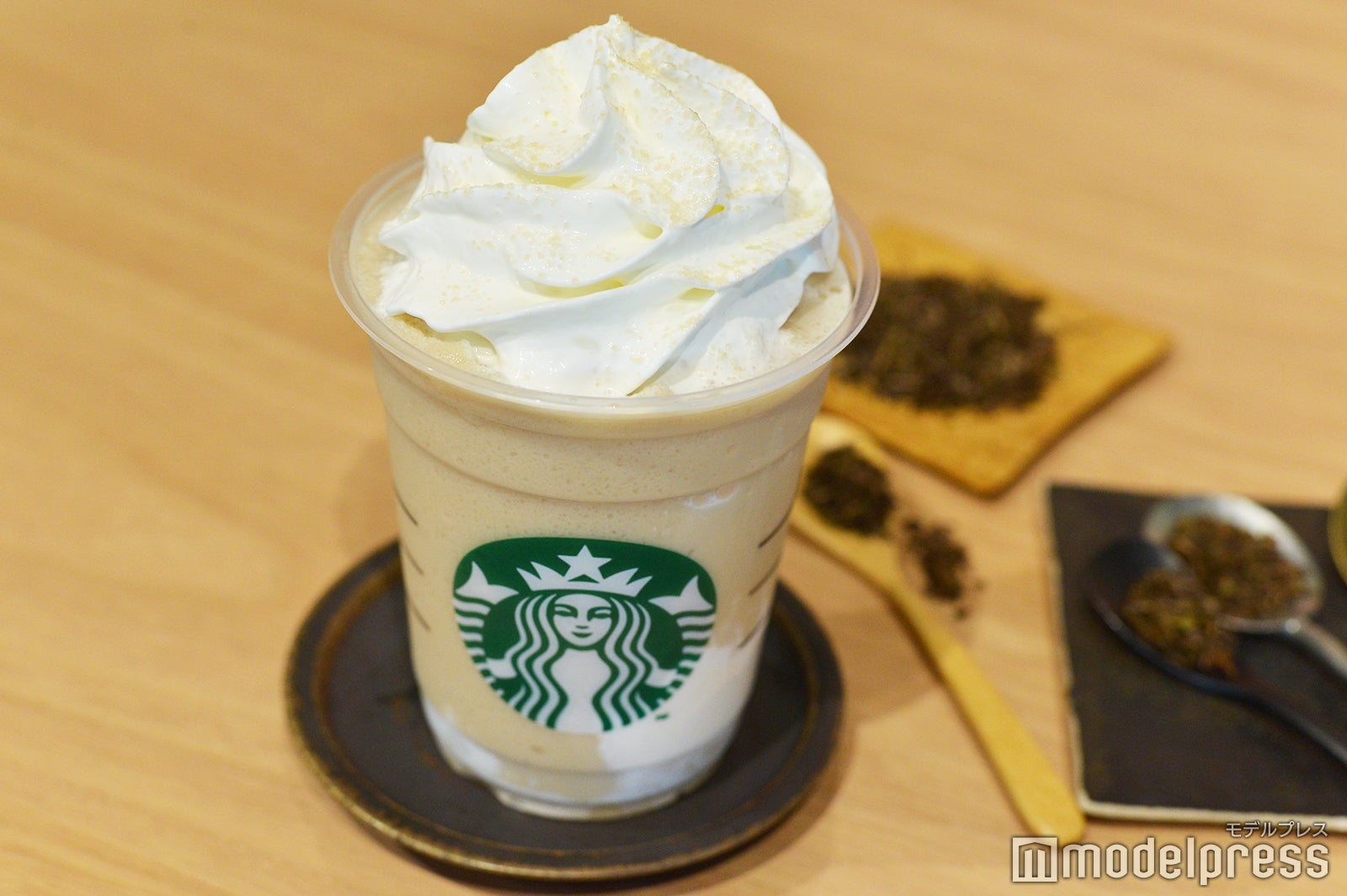 「ほうじ茶 クリーム フラペチーノ」 （C）モデルプレス