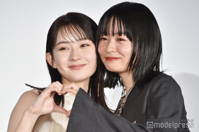 映画さながらに仲良しの畑芽育&莉子(C)モデルプレス