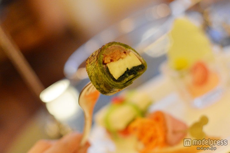 カマンベールとリンゴのトルティーヤロール