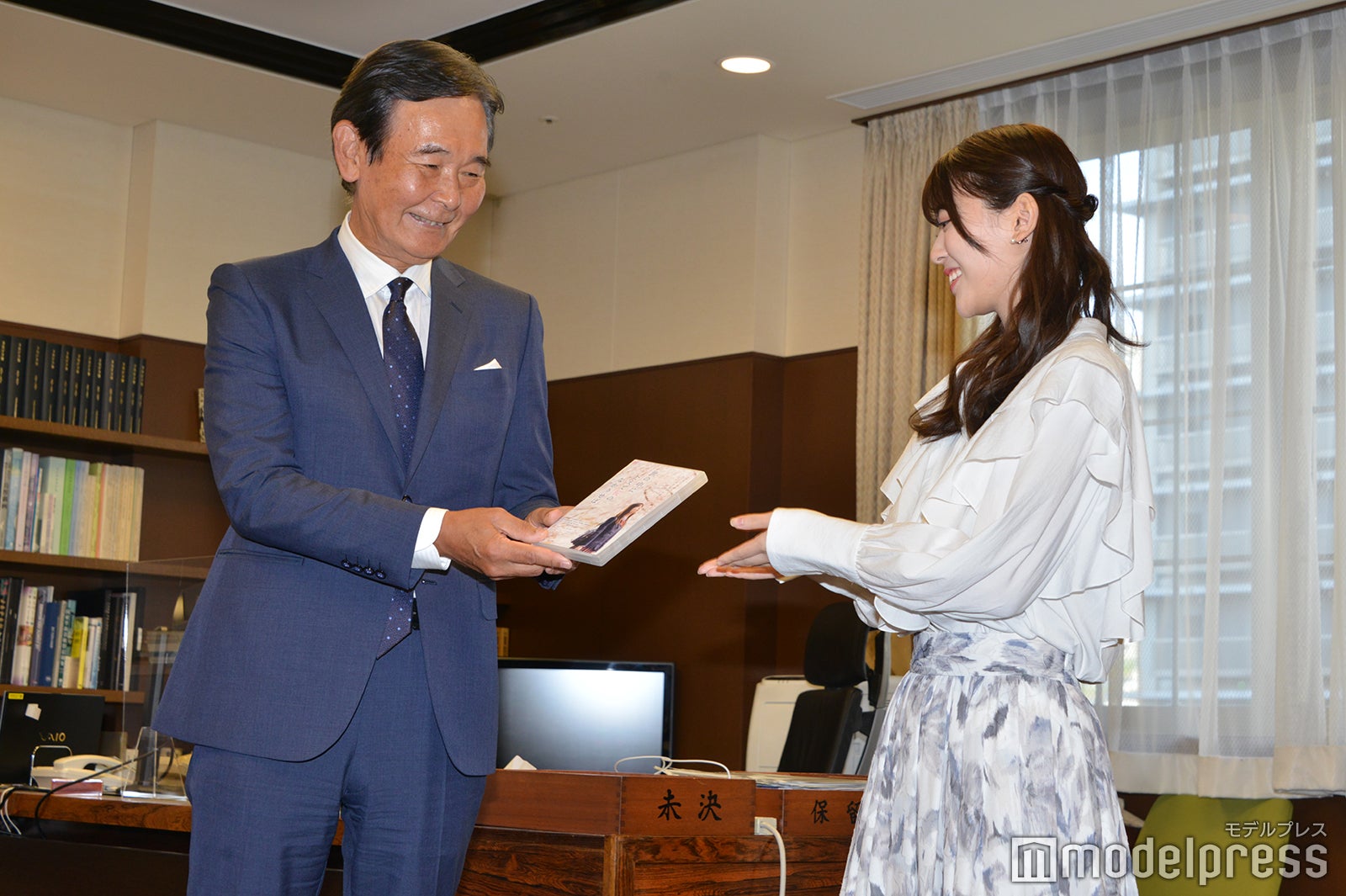 都倉俊一文化庁長官、岩本蓮加（C）モデルプレス