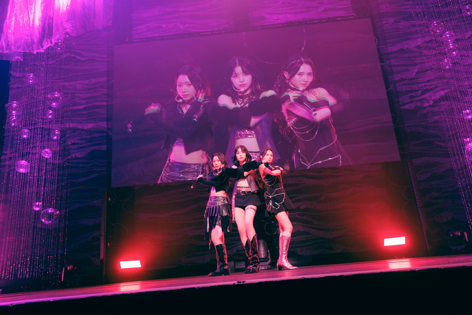 IS:SUE（C）LAPONE GIRLS