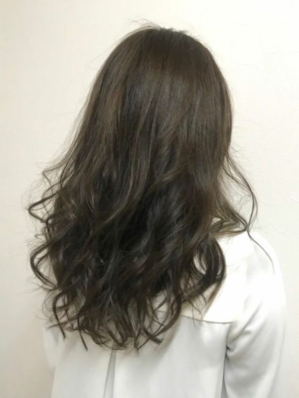 今年トレンドのヘアカラー マットブラウン って 透明感のある大人女性になれる モデルプレス