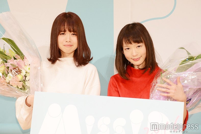 準グランプリの菅本裕子さん、グランプリの保紫萌香さん（C）モデルプレス